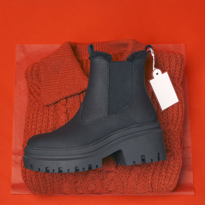 076A9652-Yellow Shoes