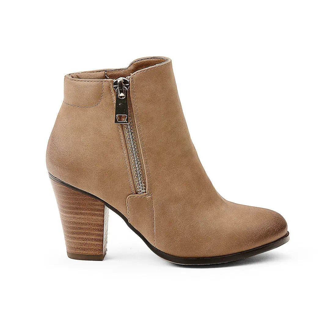 105737-30-rodeo_3bafbd5e-47c4-4410-aed6-164a4ff74af4-1511500116-Rodeo-Women's Fashion Light Boots-chelsee girl-Yellow Shoes