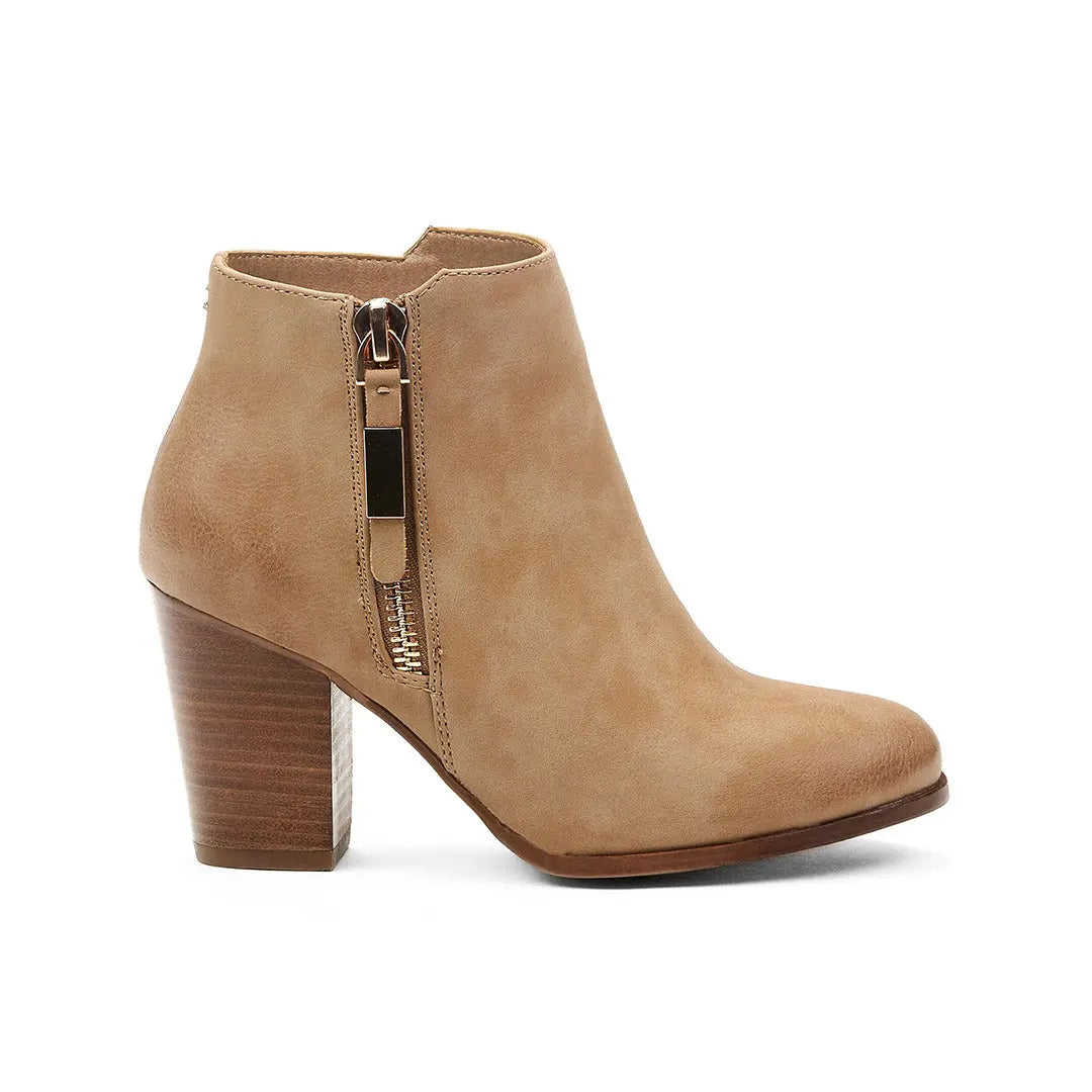 106770-25-baez_66c64974-dbbf-48df-b3cb-68ed43461e75-1619500073-Baez-Women's Fashion Light Boots-Chelsee Girl-Yellow Shoes