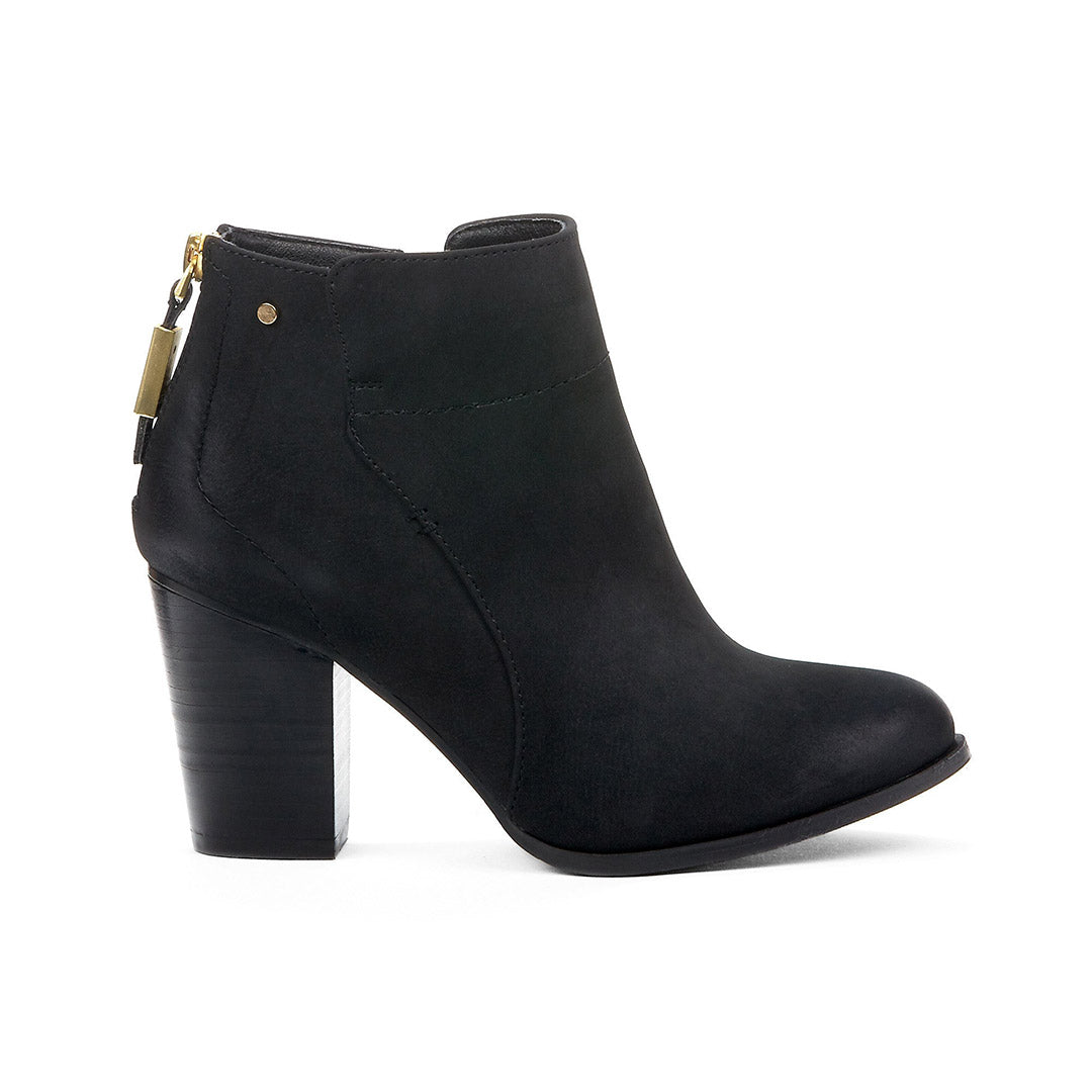 107888-01-montana_09a7eb4d-73a4-483f-97ab-2ccc8abea384-107888-01-Montana-Women's Fashion Light Boots-Chelsee Girl-Yellow Shoes