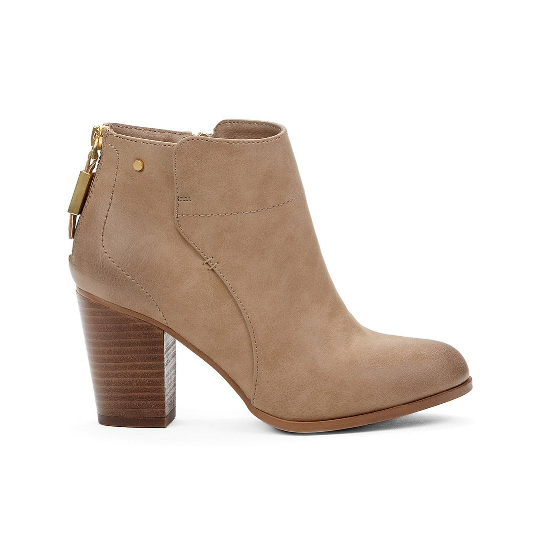 107888-21-montana_53397bbb-53a1-4341-acec-5b8fa11f2243-107888-21-Montana-Women's Fashion Light Boots-Chelsee Girl-Yellow Shoes