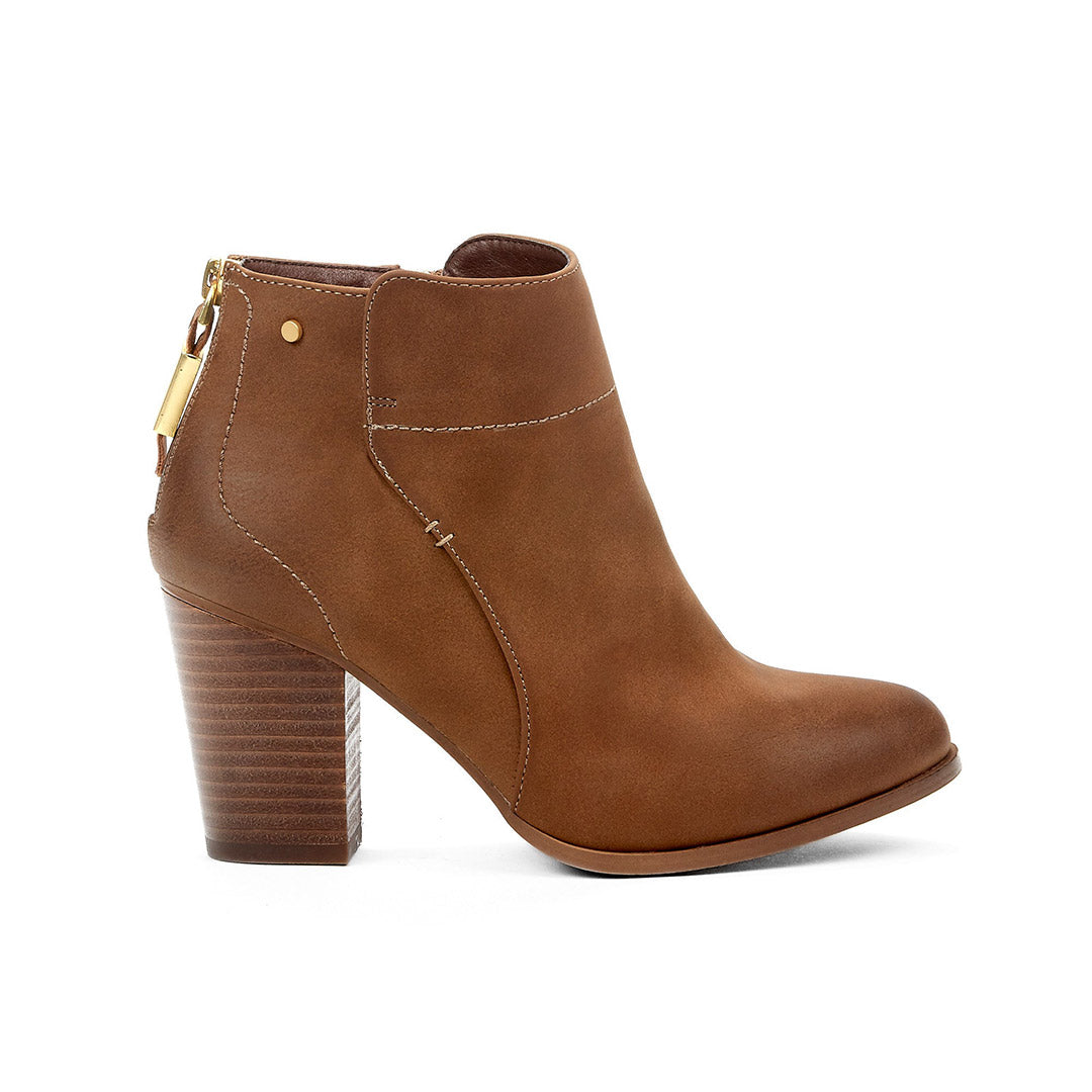 107888-31-montana_8f8eba51-8809-4083-b3bc-b7b5fb844932-107888-31-Montana-Women's Fashion Light Boots-Chelsee Girl-Yellow Shoes