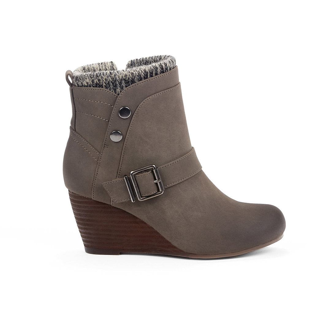 108307-25-exiled-1758700098-Exiled-Women's Winter Boots-Chelsee Girl-Yellow Shoes