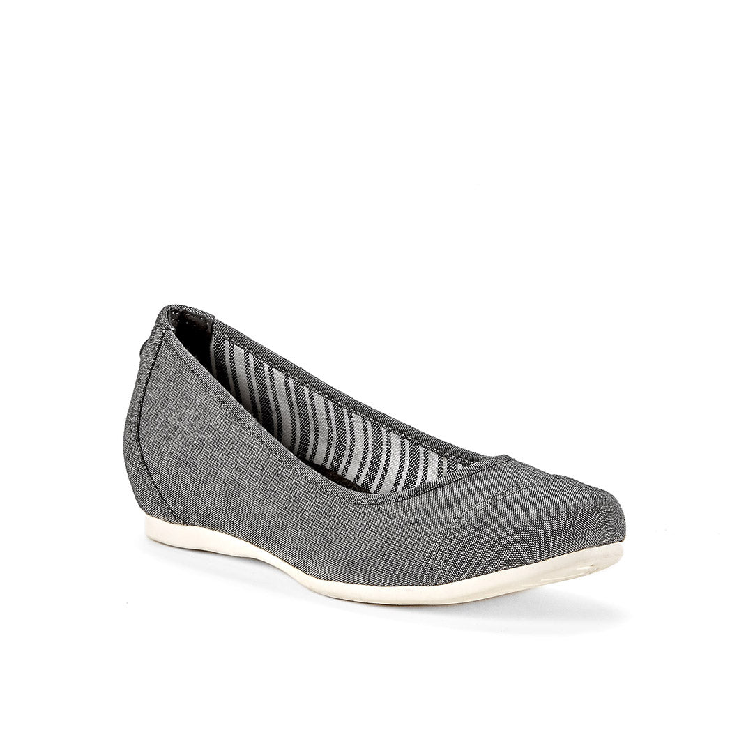 109160-05-lifestyle-1_34c79af7-fe20-476a-a749-5a367c812e8d-Lifestyle-Women's Casual Shoes-Chelsee Girl-Yellow Shoes