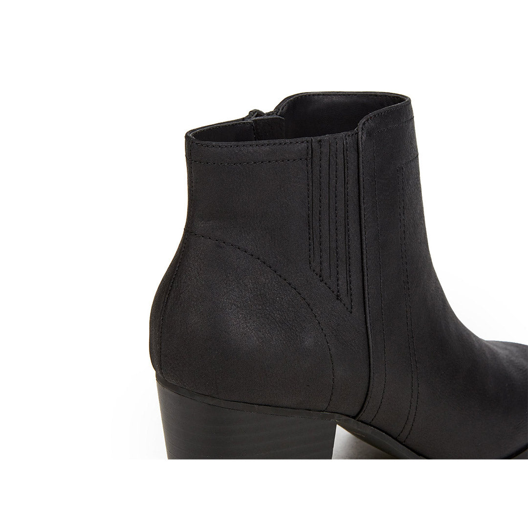 110314-01-poste-06-Poste-Women's Fashion Light Boots-Chelsee Girl-Yellow Shoes