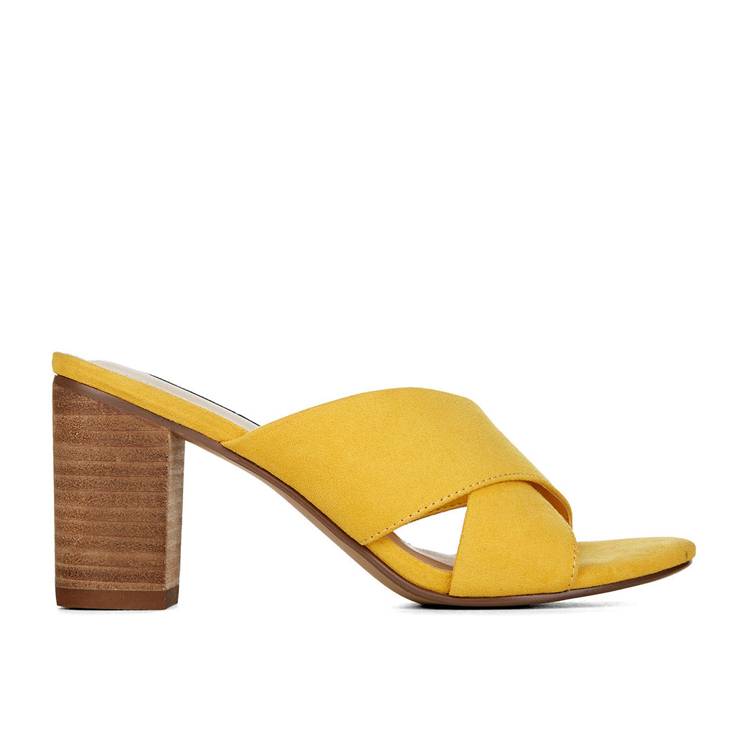 111616-64-plaiting-01-2090900170-Plaiting-Women's Sandals-Chelsee Girl-Yellow Shoes