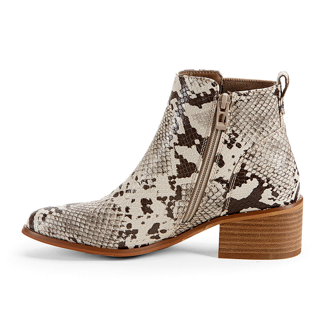 112024-29-sourcing-03-Sourcing-Women's Fashion Light Boots-Chelsee Girl-Yellow Shoes