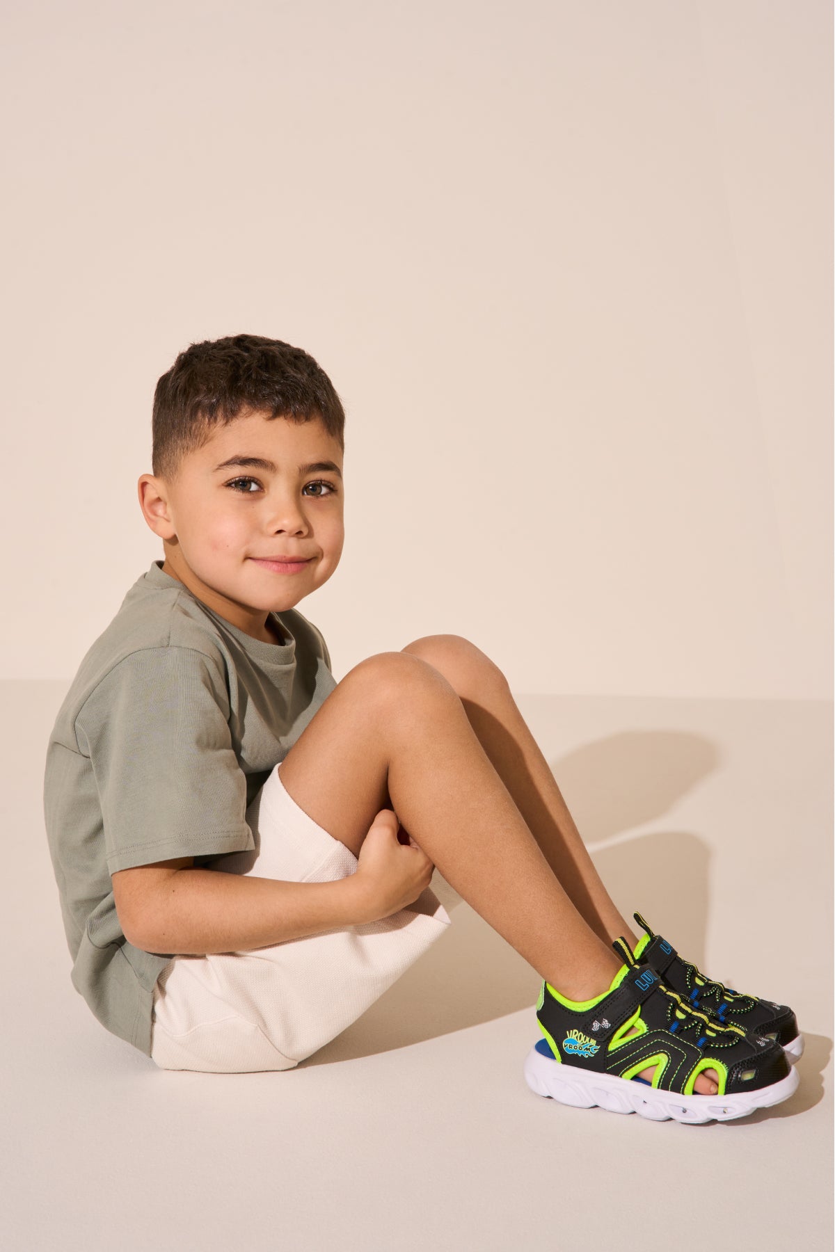 07_MEGA_MENU_IMAGE_KIDS_1-Yellow Shoes