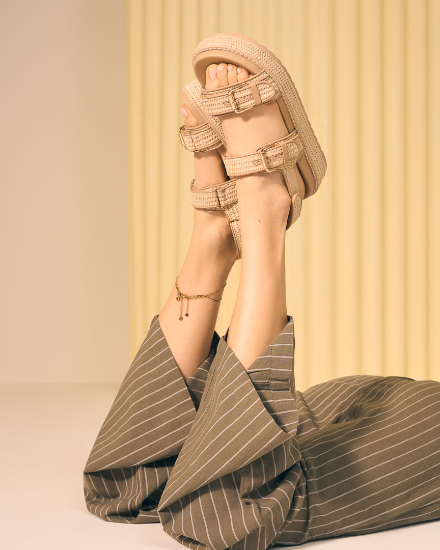 YELLO / NEST PLATFORM TONGS SANDALS