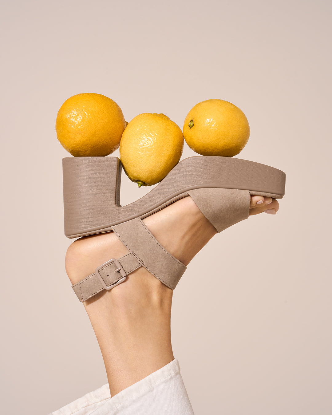 IMAGE_WITH_TEXT_FR_NAOMIE-Yellow Shoes