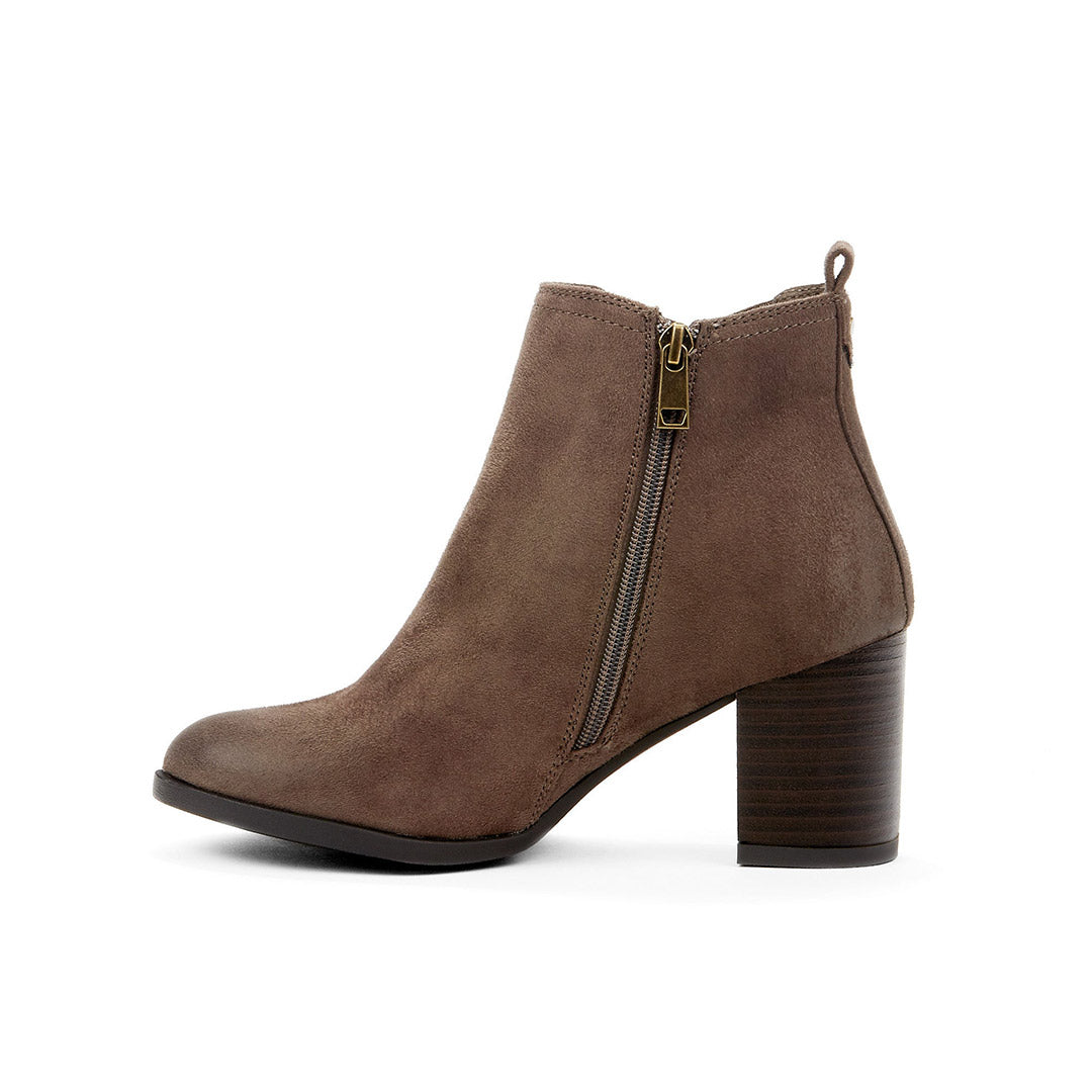 108240-30-trinityy-3_5d333ee1-4df3-4df5-9fb0-a6f6c20700f3-Trinityy-Women's Fashion Light Boots-Chelsee Girl-Yellow Shoes