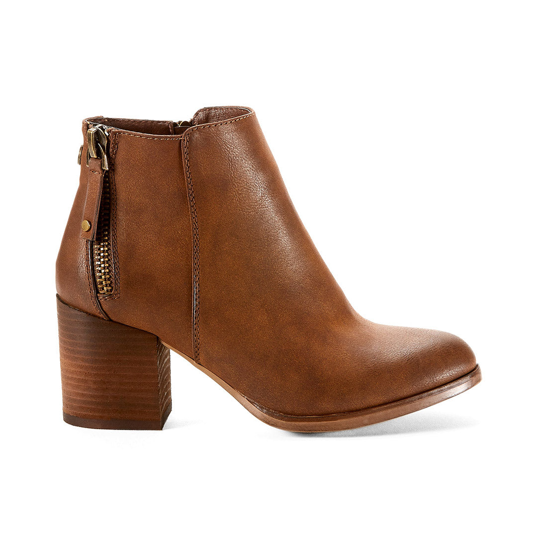 109131-31-mori_2b74e656-8779-4d90-8e9b-eebd3ff93814-1842000146-Mori-Women's Fashion Light Boots-Chelsee Girl-Yellow Shoes