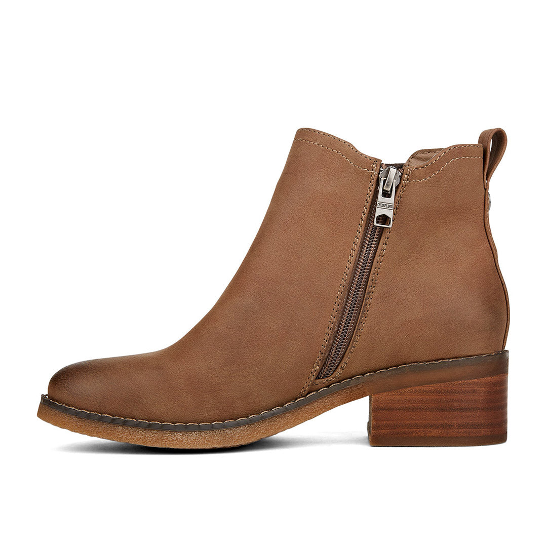 109651-25-roots-02_166df9db-fe57-4c99-b535-184c65dbb03e-Roots-Women's Fashion Light Boots-Chelsee Girl-Yellow Shoes