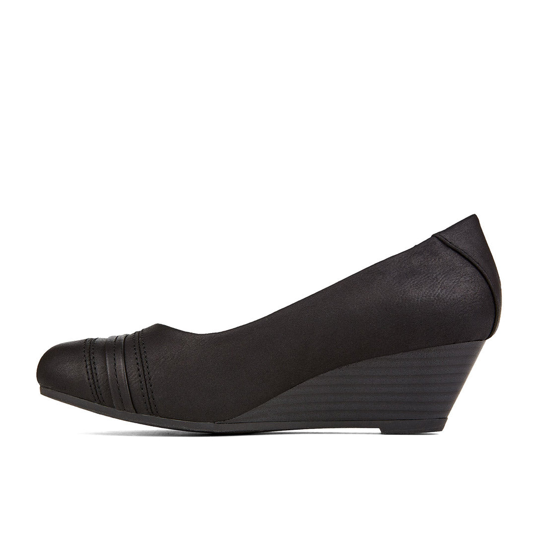 109711-01-echoes-02_38203ace-87d3-4cdd-bd08-2263fb0098ad-Echoes-Women's Comfort Shoes-Chelsee Girl-Yellow Shoes