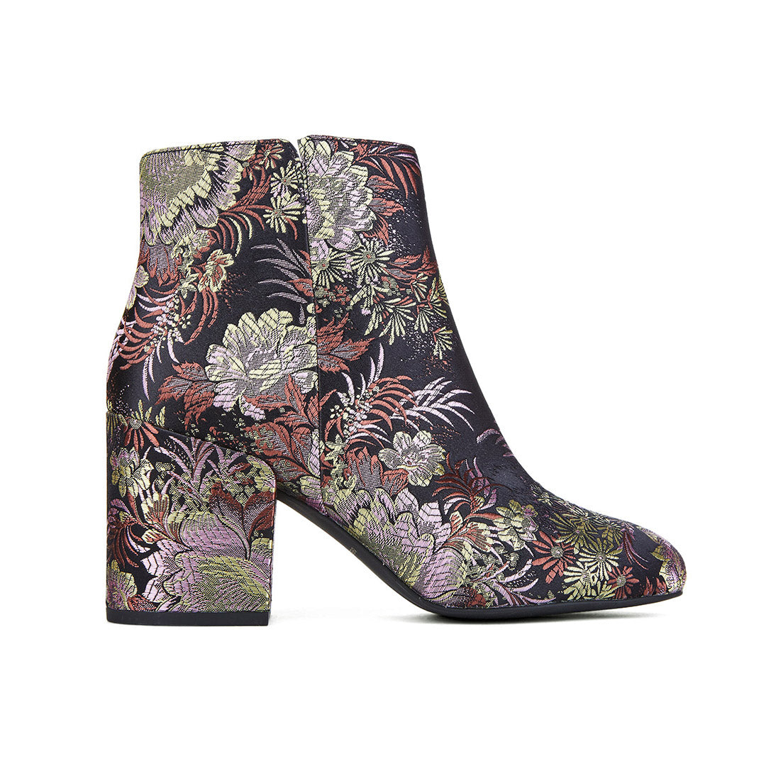 110070-71-minimal-01_c4d79952-01ec-408c-8956-6fb728818717-1929400170-Minimal-Women's Fashion Light Boots-Chelsee Girl-Yellow Shoes