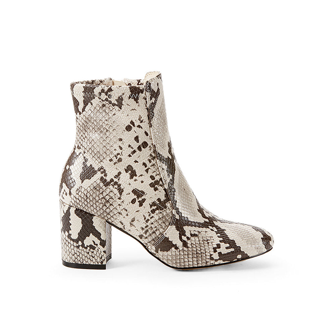 112234-29-brantII-01_b1714e22-68f8-4259-8ebc-d83f3537d1c6-2146100122-Brant II-Women's Fashion Light Boots-Chelsee Girl-Yellow Shoes
