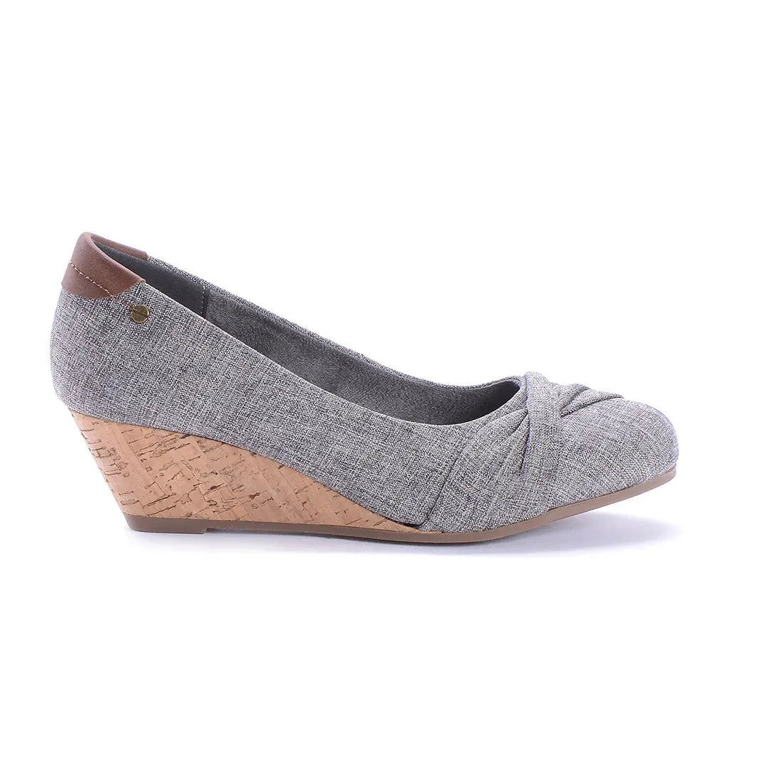 RILEY_05-1_cad7950b-3e33-4123-bc7c-df210fc20d06-1379500071-Riley-Women's Shoes-CHELSEE GIRL-Yellow Shoes